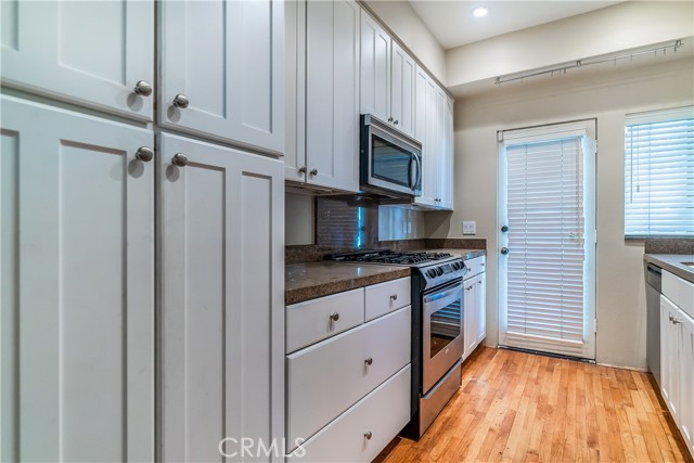 Detail Gallery Image 9 of 33 For 13236 Valleyheart #102,  Studio City,  CA 91604 - 2 Beds | 3 Baths