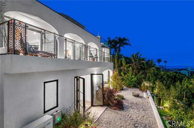 Detail Gallery Image 42 of 42 For 825 Coast View Dr, Laguna Beach,  CA 92651 - 3 Beds | 3/1 Baths