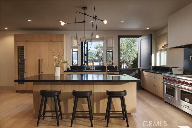 Detail Gallery Image 13 of 57 For 2212 Cliff Dr, Newport Beach,  CA 92663 - 5 Beds | 5/1 Baths