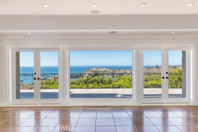 Detail Gallery Image 2 of 46 For 517 Emerald Bay, Laguna Beach,  CA 92651 - 4 Beds | 4 Baths