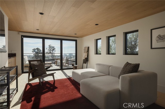 Detail Gallery Image 35 of 57 For 2212 Cliff Dr, Newport Beach,  CA 92663 - 5 Beds | 5/1 Baths