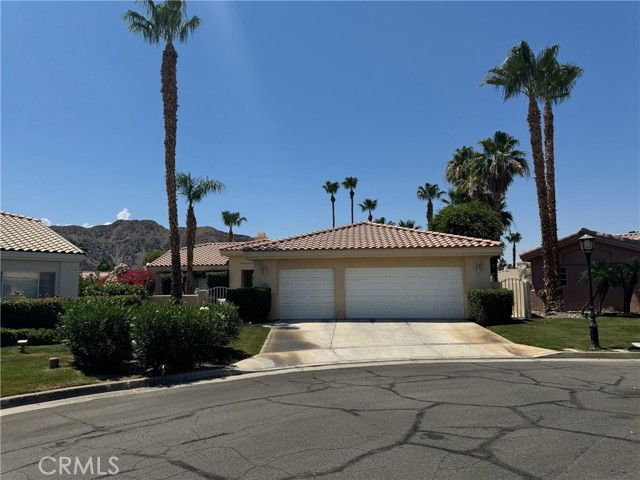 47845 Via Opera, La Quinta CA: https://media.crmls.org/medias/c6d07e8b-8325-487d-b0ac-b351a3a55671.jpg
