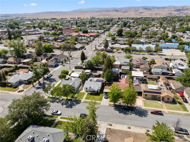 221 College Avenue, Coalinga CA: https://media.crmls.org/medias/c6d114fb-9291-4462-acec-dd2fcfd2eb63.jpg
