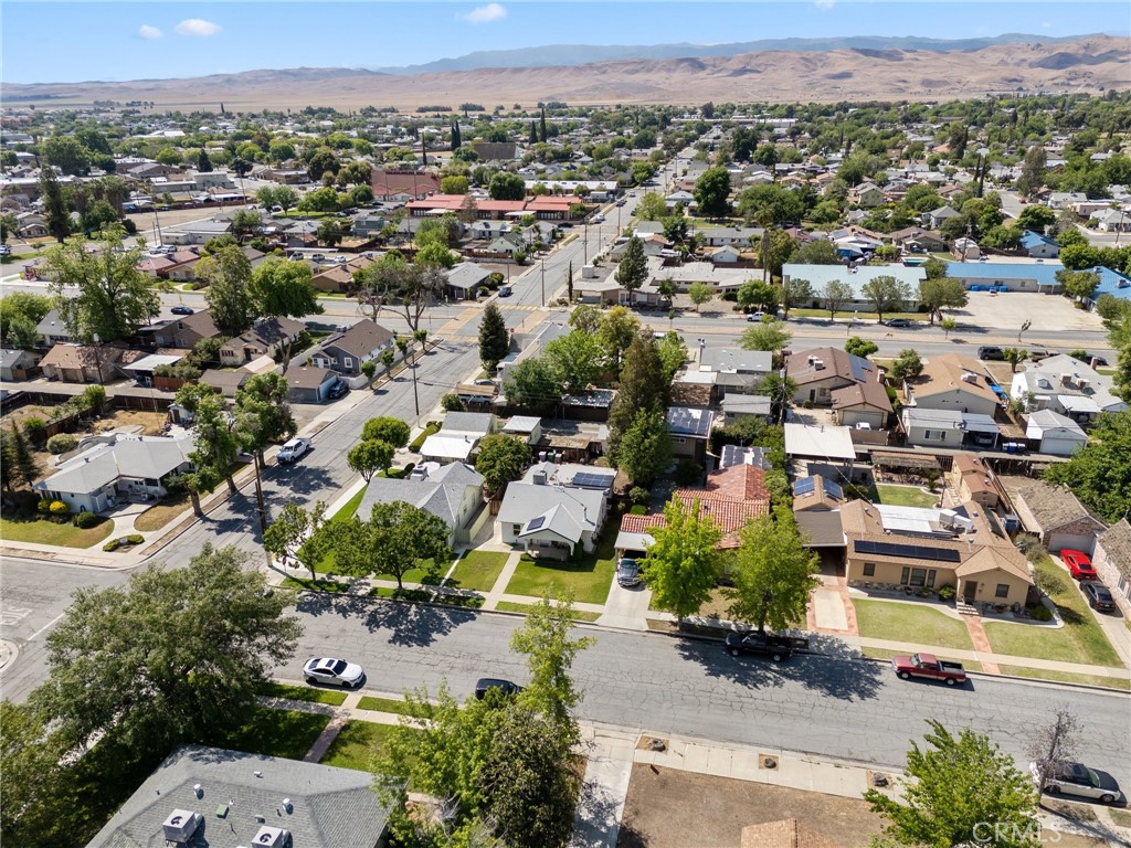 https://media.crmls.org/medias/c6d114fb-9291-4462-acec-dd2fcfd2eb63.jpg?preset=X-Large