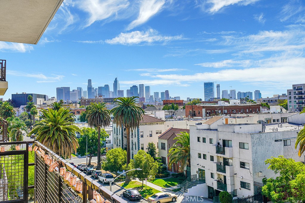 https://media.crmls.org/medias/c6d2476d-a148-47eb-8ca5-9d3bb083e7f6.jpg?preset=X-Large
