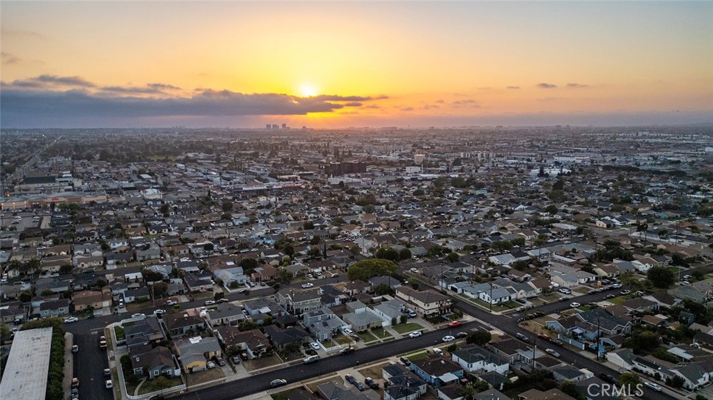 https://media.crmls.org/medias/c6d26ddc-6c11-4887-8172-87f8bc600ffd.jpg?preset=X-Large
