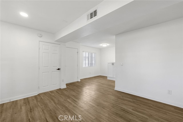 Detail Gallery Image 5 of 22 For 4406 Cahuenga Bld #101,  Toluca Lake,  CA 91602 - 3 Beds | 2 Baths