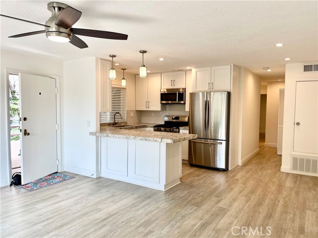 352 Y Place, Laguna Beach CA: https://media.crmls.org/medias/c6d296b3-fc09-4417-b623-dedf0522f44b.jpg