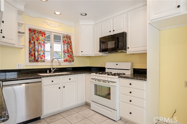 Detail Gallery Image 4 of 23 For 17916 Ludlow St, Granada Hills,  CA 91344 - 3 Beds | 2 Baths