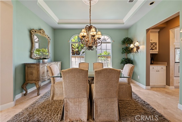 Imagine holiday dinners and entertaining here...