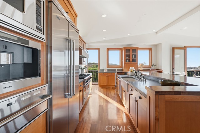 Detail Gallery Image 12 of 37 For 624 6th St, Manhattan Beach,  CA 90266 - 5 Beds | 4 Baths