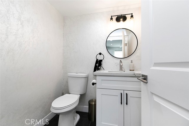 Detail Gallery Image 11 of 52 For 9124 N Nilo Ln, Panorama City,  CA 91402 - 4 Beds | 3/1 Baths