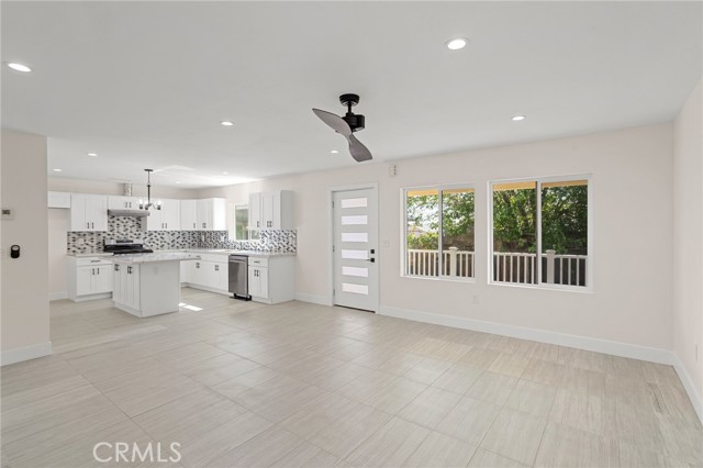 Detail Gallery Image 6 of 25 For 14815 Country Ln #2,  Fontana,  CA 92335 - 3 Beds | 2 Baths