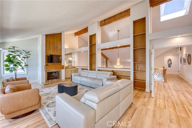 3372 Venture Drive, Huntington Beach CA: https://media.crmls.org/medias/c6d44993-8ef8-43ed-a03b-c0d7dcfb812e.jpg