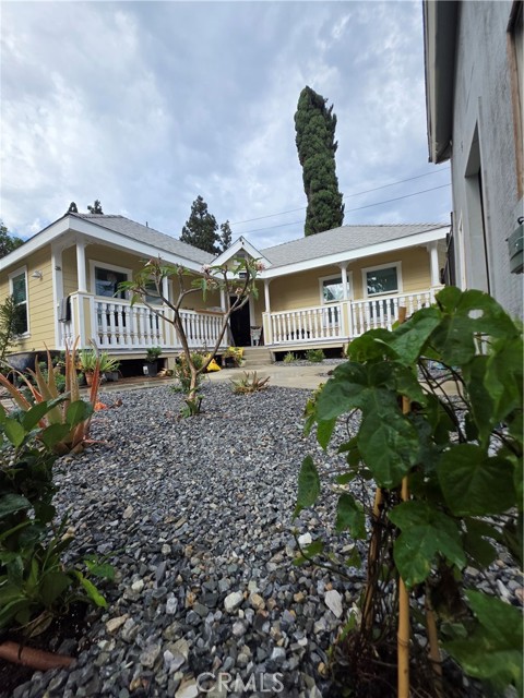 402 E PINE