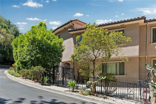 11145 Sunshine Terrace, Studio City CA: https://media.crmls.org/medias/c6d59233-b218-477c-b72d-2271a93d39ed.jpg