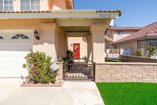Detail Gallery Image 2 of 27 For 30252 Silver Ridge Ct, Temecula,  CA 92591 - 3 Beds | 2/1 Baths