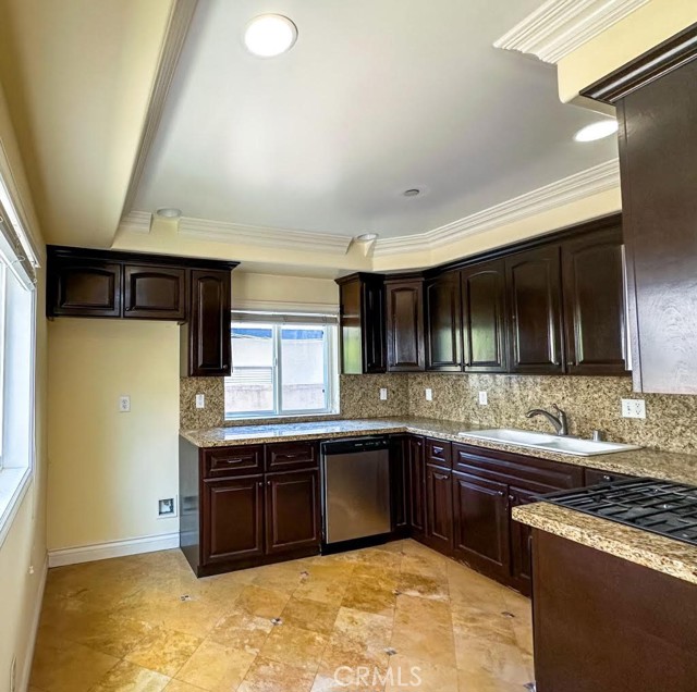 Detail Gallery Image 4 of 16 For 412 Ave F #B,  Redondo Beach,  CA 90277 - 4 Beds | 3 Baths