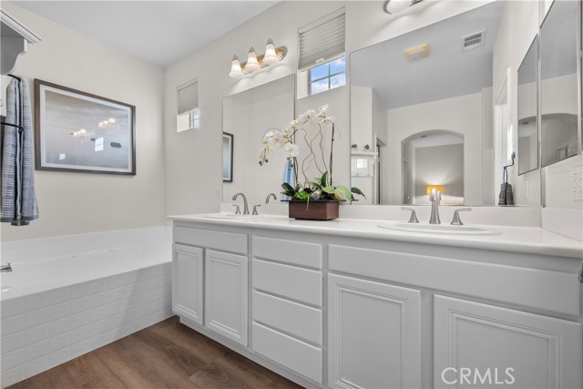 Detail Gallery Image 25 of 40 For 23449 Abbey Glen Pl, Valencia,  CA 91354 - 2 Beds | 2/1 Baths