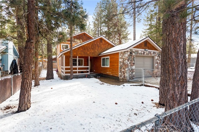 Detail Gallery Image 1 of 34 For 820 Angeles Bld, Big Bear City,  CA 92314 - 3 Beds | 2/1 Baths
