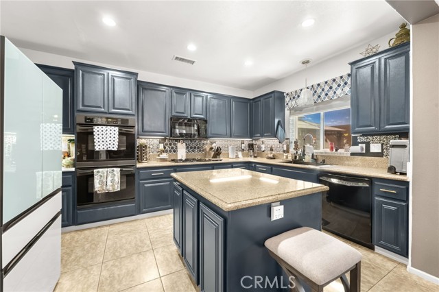 38327 Rancho Vista Dr, Beaumont CA: https://media.crmls.org/medias/c6dac888-5267-44e3-be98-d3ff00661372.jpg