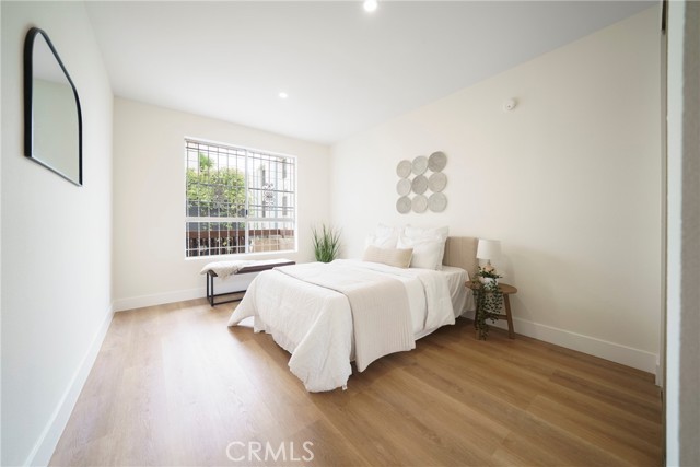 104 S Hayworth Avenue, Los Angeles CA: https://media.crmls.org/medias/c6dad1bd-c2f5-4819-b287-33acd5e7d81d.jpg