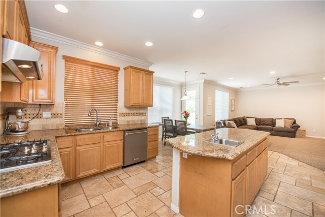 Detail Gallery Image 6 of 46 For 1676 Tamarron Dr, Corona,  CA 92883 - 4 Beds | 2/1 Baths
