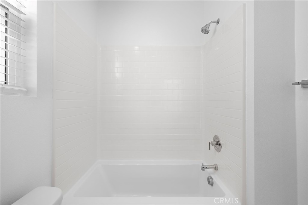 https://media.crmls.org/medias/c6dae0b7-0429-4563-9f20-0cb27e98dfba.jpg?preset=X-Large