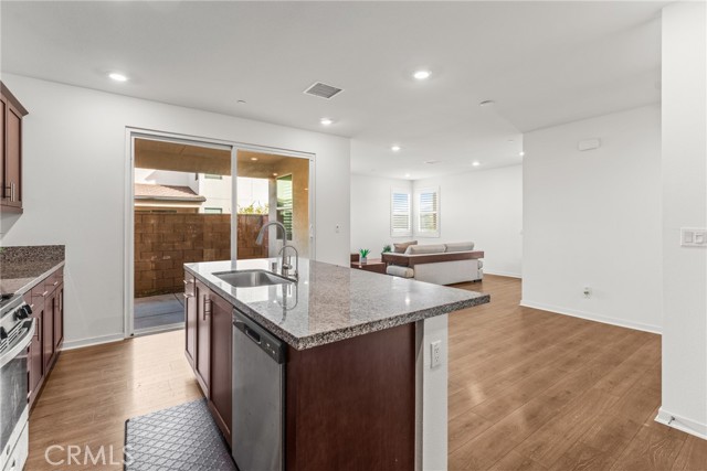 Detail Gallery Image 10 of 36 For 24283 Juni Ct, Corona,  CA 92883 - 4 Beds | 3 Baths