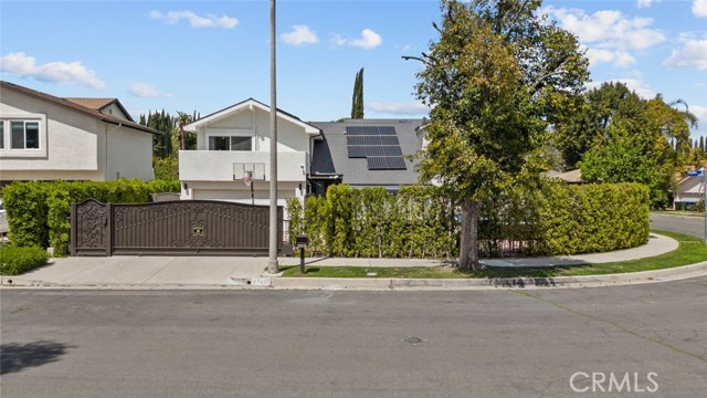 22835 Styles Street, Woodland Hills CA: https://media.crmls.org/medias/c6db1124-8f14-4709-910b-04b70cf5cee9.jpg