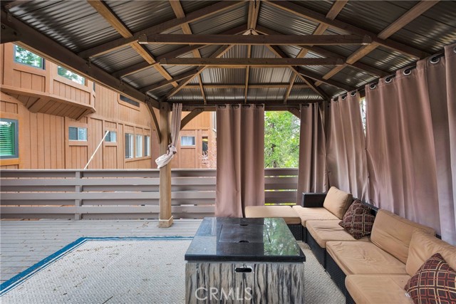 825 Grass Valley Road, Lake Arrowhead CA: https://media.crmls.org/medias/c6db79f8-c3cc-4f4f-9359-653b2403bf18.jpg