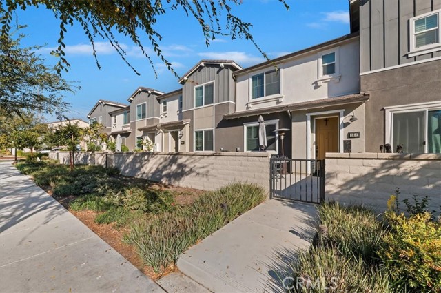 Detail Gallery Image 4 of 39 For 3562 E Moonlight St, Ontario,  CA 91761 - 2 Beds | 2/1 Baths