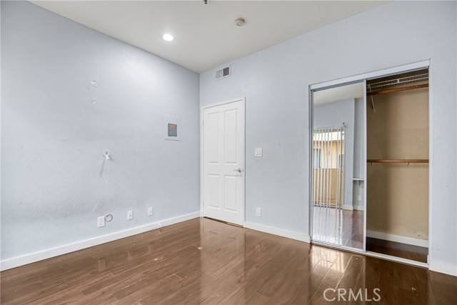 19350 Sherman Way, Reseda CA: https://media.crmls.org/medias/c6dbac9d-a2d5-49f7-89ee-cf79055c787d.jpg