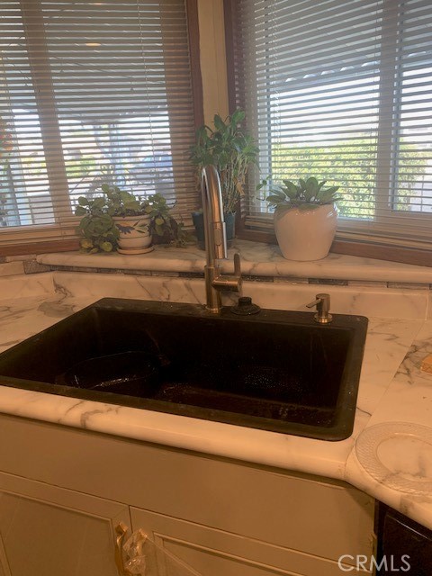 4401 Camelot Place, Bakersfield CA: https://media.crmls.org/medias/c6dbf30f-42a7-4a20-94ec-2d32a68eb2a8.jpg