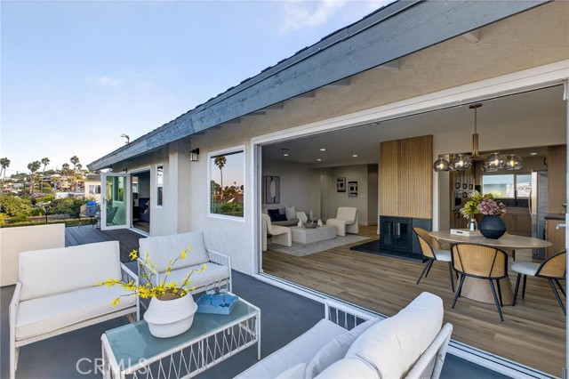 Detail Gallery Image 17 of 61 For 221 via Los Miradores, Redondo Beach,  CA 90277 - 4 Beds | 3/1 Baths