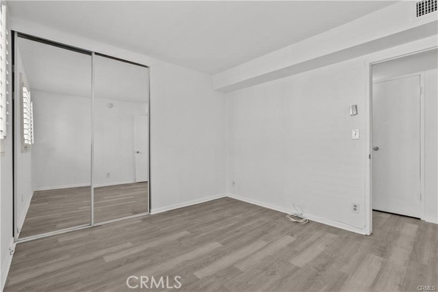 Image 3 of 28 For 5349 Newcastle Avenue 18