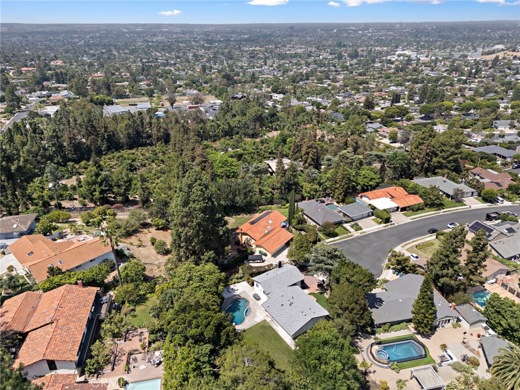 https://media.crmls.org/medias/c6ddcc41-047f-4c4c-b3b7-f89bb77a4ce2.jpg?preset=X-Large