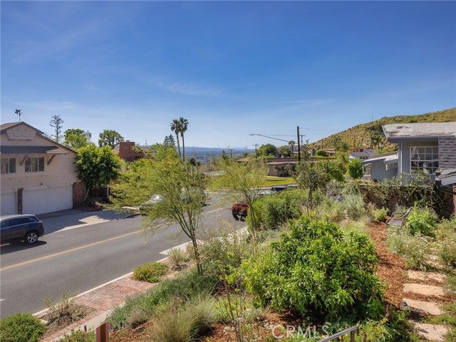 Detail Gallery Image 42 of 72 For 1012 N Sunset Canyon Dr, Burbank,  CA 91504 - 3 Beds | 2 Baths