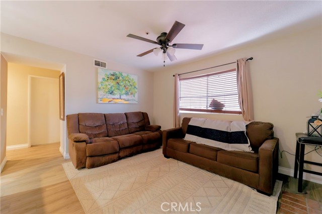 13584 Sutter Court, Fontana CA: https://media.crmls.org/medias/c6df89fe-ad9b-4072-9fe2-181e319271a6.jpg