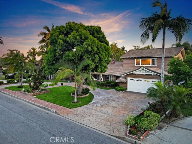 Detail Gallery Image 2 of 51 For 9122 Gainford St, Downey,  CA 90240 - 5 Beds | 4 Baths