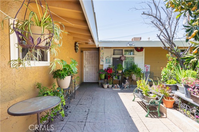 27703 Walnut Springs Avenue, Canyon Country CA: https://media.crmls.org/medias/c6e0ca12-5a1d-4956-a8ea-599f7498537e.jpg