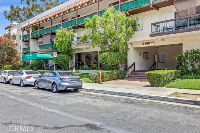Detail Gallery Image 1 of 35 For 5460 White Oak Ave #E319,  Encino,  CA 91316 - 1 Beds | 1/1 Baths
