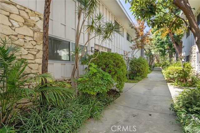 4040 Grand View Blvd, Los Angeles CA: https://media.crmls.org/medias/c6e1c1df-054c-4b2d-8a8e-eb8b2e0ac315.jpg