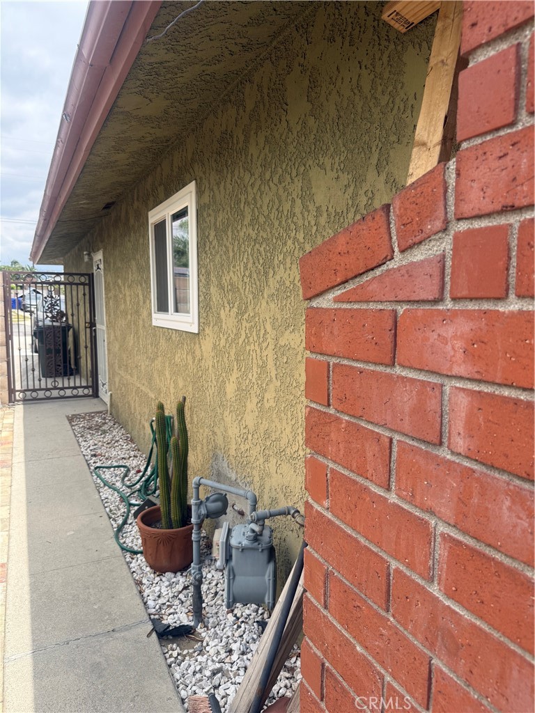 https://media.crmls.org/medias/c6e27ae5-d41a-45a5-87c1-a3d39795d900.jpg?preset=X-Large
