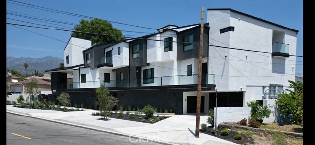4036 Rosemont Avenue, Montrose CA: https://media.crmls.org/medias/c6e387c2-f001-46f6-a9e1-98e6e500384d.jpg