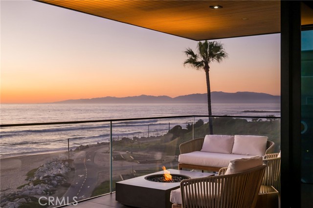 4320 The Strand, Manhattan Beach CA: https://media.crmls.org/medias/c6e3af36-551d-45fa-bc1c-b9d8447abf9d.jpg