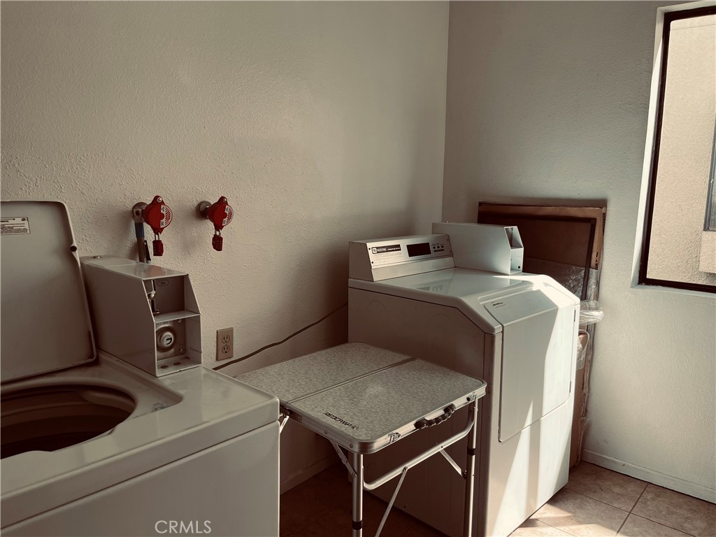 https://media.crmls.org/medias/c6e3c436-f127-4121-a3d2-616bc7ad3d4e.jpg?preset=X-Large