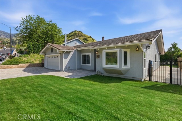 Detail Gallery Image 2 of 39 For 3240 Brace Canyon, Burbank,  CA 91504 - 3 Beds | 2/1 Baths