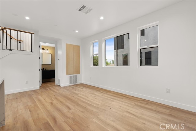 Detail Gallery Image 17 of 33 For 11410 W Calvert St, North Hollywood,  CA 91606 - 3 Beds | 3/1 Baths