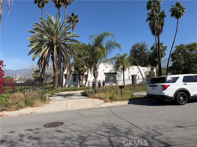 Detail Gallery Image 2 of 28 For 27490 Norwood, Highland,  CA 92346 - 4 Beds | 2/1 Baths